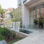 Uptown Wood - 1Br, Parking, Wifi, Mall, Pool.