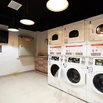 Uptown Wood - 1Br, Parking, Wifi, Mall, Pool.