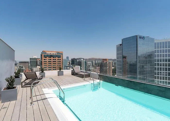 Uptown Wood - 1Br, Parking, Wifi, Mall, Pool.