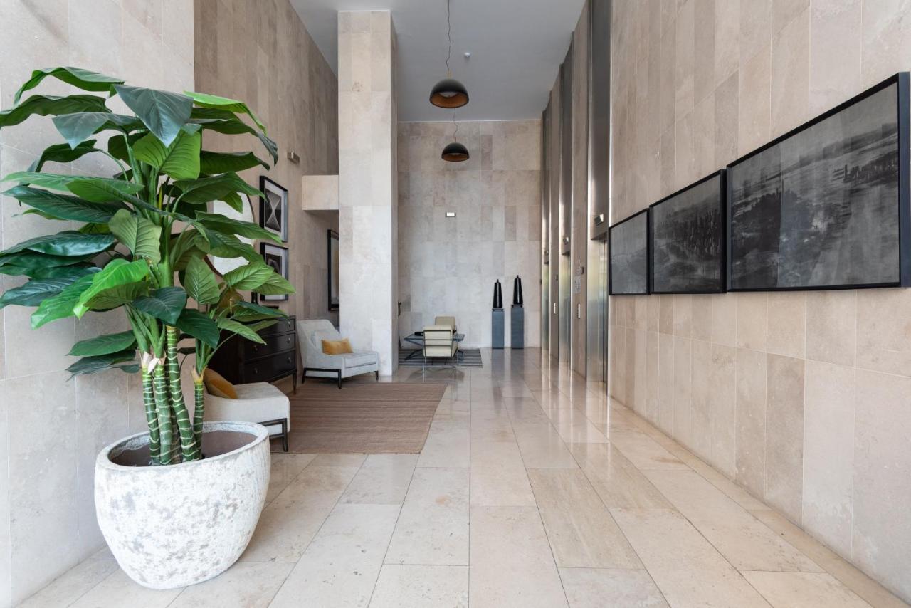 Uptown Wood - 1br, Parking, Wifi, Mall, Pool. Apartamento Santiago