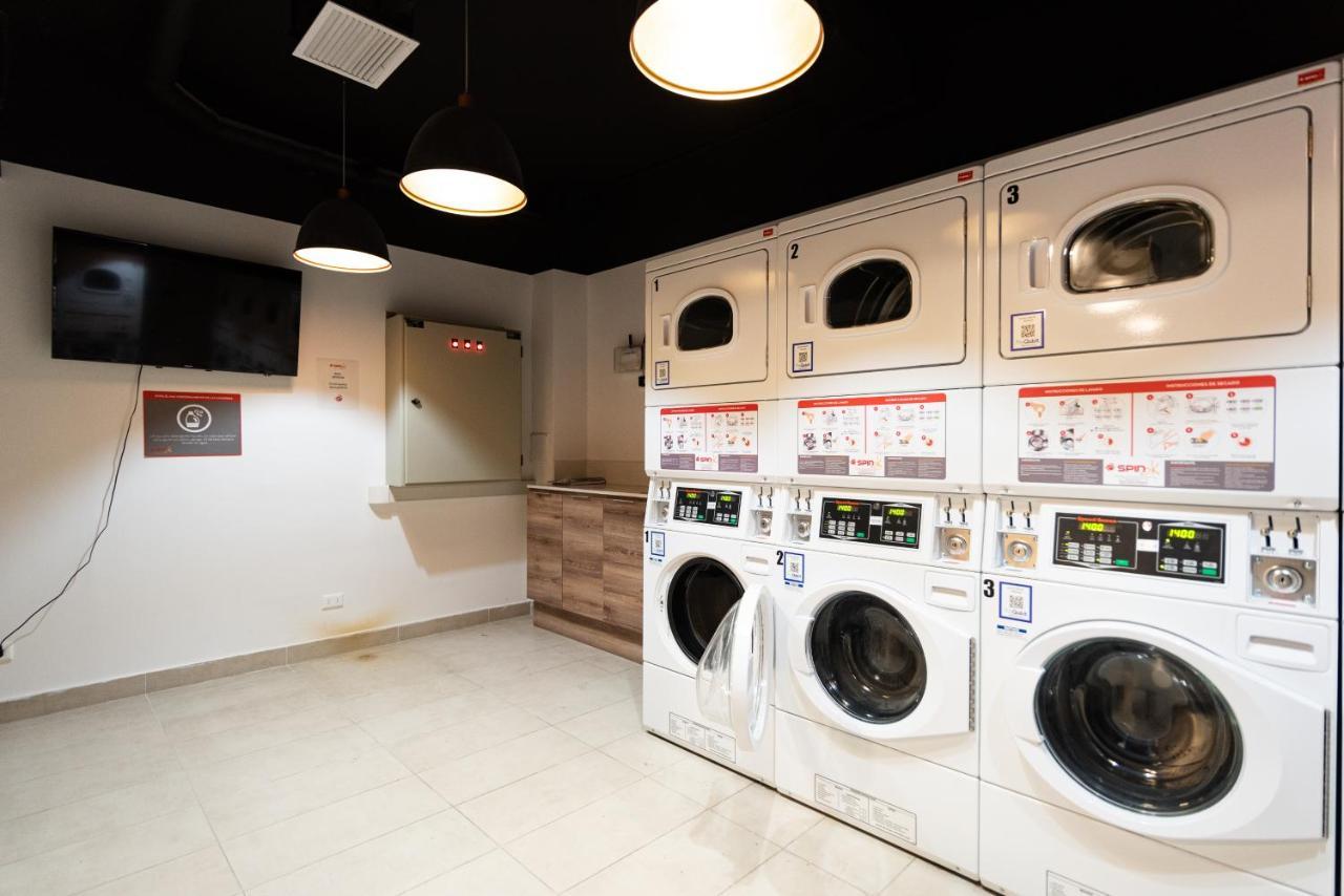 Uptown Wood - 1br, Parking, Wifi, Mall, Pool. Santiago